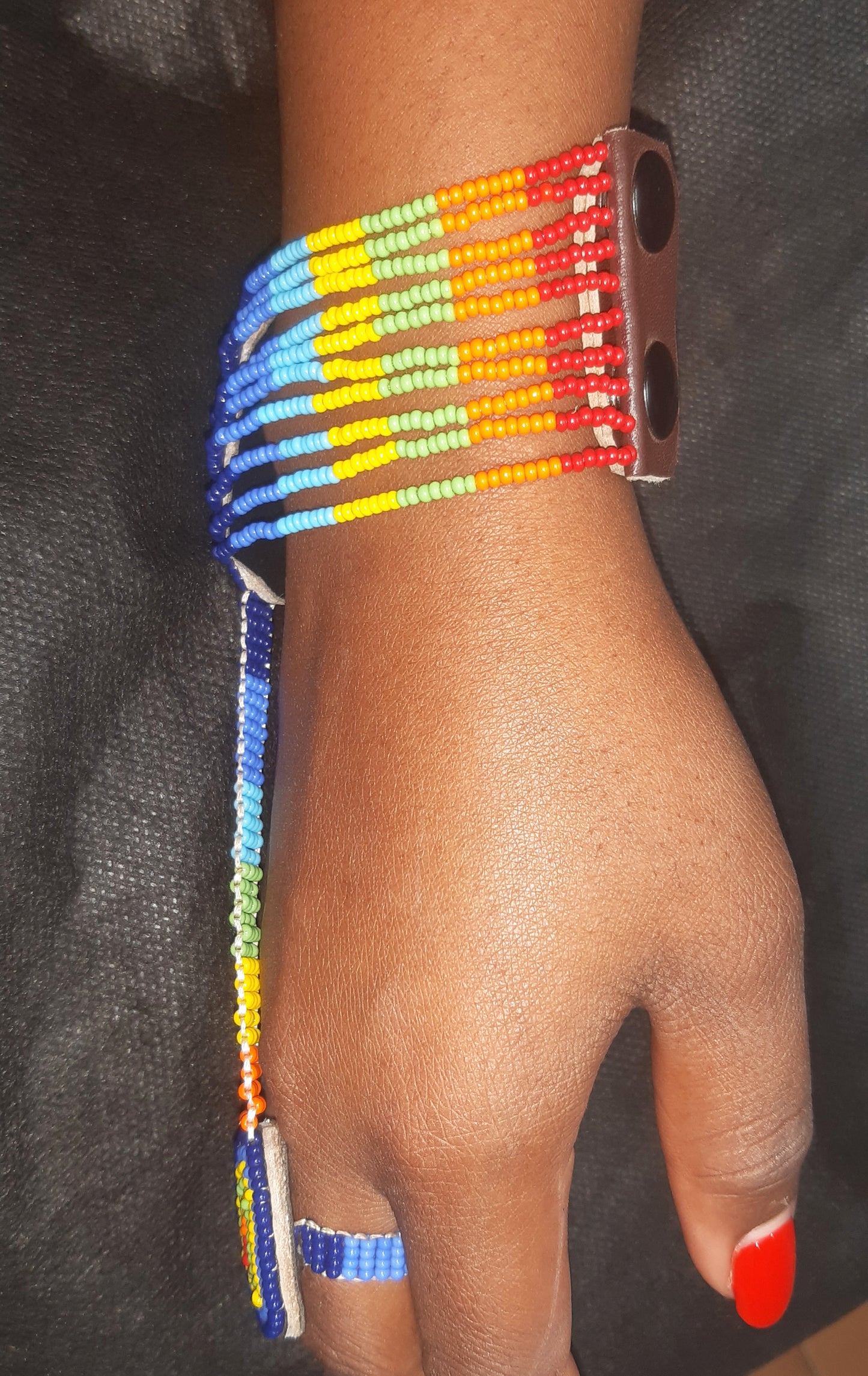 Shanga Stylish Button Fastened Wrist-finger Bangle (Supuu)